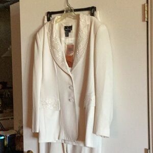 Elegant off White Women's pant suit